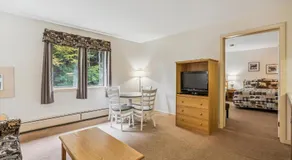 Deluxe one bedroom suite located on first floor with outdoor heated pool 11517 - Image 2