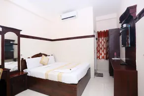 Ascot Hotel - Image 2