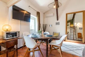 LE PANIER ENCHANTÉ - Suites & Loft - Terrasse et patio au dessus du Vieux Port - Image 2