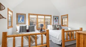 The Lodge, 'North Woods' style, boutique Galena Getaway! - Image 2