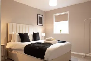 Grove House - Image 2