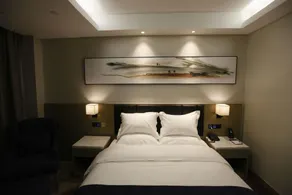 World Hotel (Yangxin Guanxing Commercial Building) - Image 5