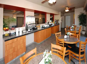 Catalina Inn - Image 4