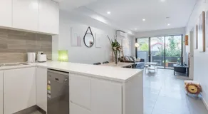 1Bedroom and Study Apt in Homebush Sleeps 5 - Image 3