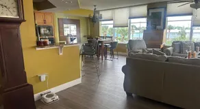 Luxueux, plus récent en bord de mer, décoré professionnellement, beau condo - Image 4