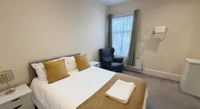 Shirley House 1, Guest House, Self Catering, Self Check in with smart locks, use of Fully Equipped Kitchen, Walking Distance to Southampton Central, Excellent Transport Links, Ideal for Longer Stays - Image 3