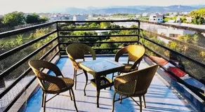 Travel Light Hotel - Image 4