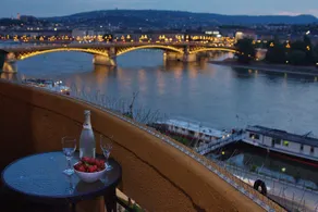 Riverside Gem in the city center - Image 4