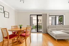 Lovely 2-Bed with Balcony 150 m from Coogee Beach - Image 4