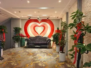 Here & Cloud Hotel - Image 2