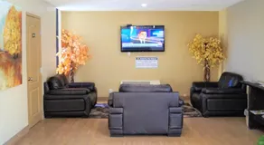red maple inn and suites - Image 4