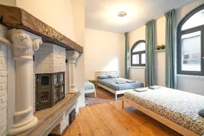 Spacious riverside apartment for 9 - Image 2