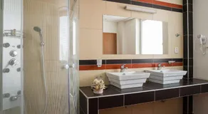 Hotel 21 - Image 2