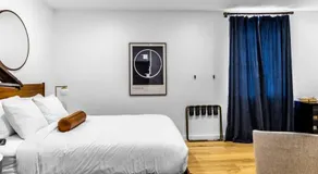 West Market Square, Coffee Shop, Fast Wifi, Downtown Room # 103 - Image 2
