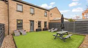 DYNASTAYS- Stylish Seaside Home- Dog Friendly, Garden & Parking - Image 4
