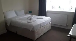 Green Village Guest House - Near Manchester Airport - Image 2