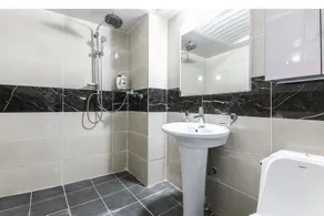 Dubai Motel - Image 3