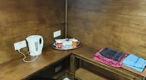 Adorable private suite with free street parking - Image 5