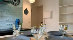 AzurPrestigeStation5min TV Elegant Relaxing Chill - Image 3