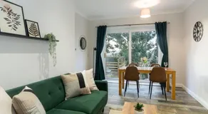 Elegant three bed bungalow - Image 2