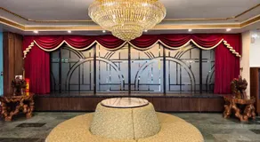 Champagne Hotel - Image 2