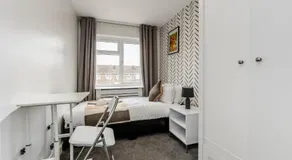 Vibrant 3BR house in Tilbury, Garden & Driveway - Image 4