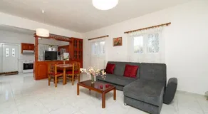Sainis Rooms 5 - Cozy Apartment for Four People with Full Kitchen - Image 2
