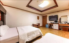 Prince Hotel - Image 2
