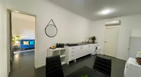 Private unit in Whitehaven Crescent - Image 3