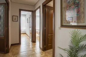 Elegante y amplio apartamento con vistas espectaculares - Image 4