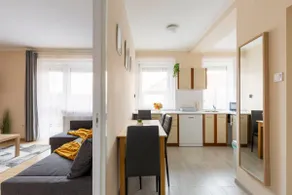 Modern Living Apartment - Free Parking - Image 3