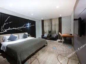Charming Hotel - Image 2