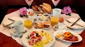 Hotel Lux - Image 3