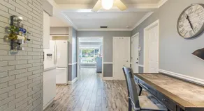 The Flo's House - Image 5