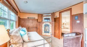 Serene Dog-Friendly Cottage - Blocks to Beach & Downtown - Image 2