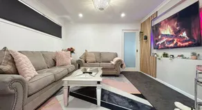 Luxe Retreat with Spa - Near airport & CBD - Image 3