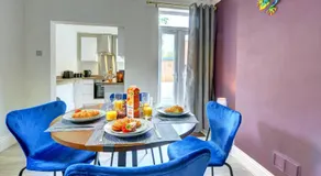 Knighton 2-Bedroom Cottage - Free Parking, Contractor friendly - Image 4