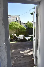 Sunday Cottage - Image 4