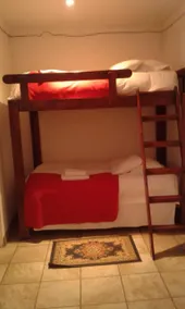 D & H Guesthouse Apt 8 Deluxe Family Unit - Image 4