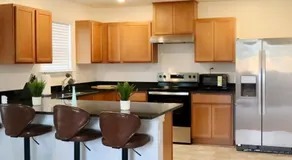 Near Airport & Prime Location Getaway sleeps 8 - Image 3