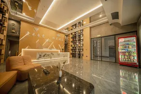 Four Seasons Hotel - Image 5
