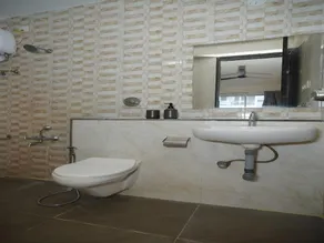 Ruby (Vine) | Private Bedroom in 3BHK - Image 5