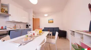 Livingapple Beach - Image 2