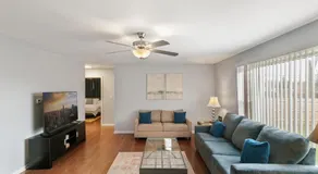 New updated Apt Half A Mile to Downtown Libertyville - Image 2