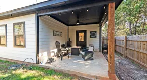 Mins to Granbury Med Ctr, Mins to Lake, Firepit, Stunning Modern Kitchen - Image 5
