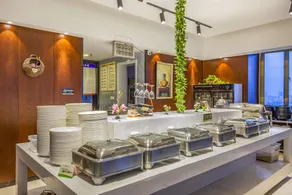 Kingston International Holiday Hotel - Image 3