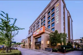 Shanghai Zhongjian Selected Suisse Place Apartment Hotel - Image 4