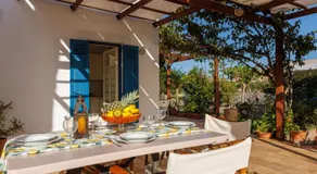 Villa in the Garden - Image 2