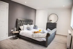 Knutton house|Stylish & Modern|Contractor stays - Image 2