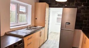 Beautiful 4 bedroom property with 5G WI-FI and smart tv - Image 5